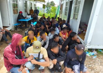 Antara PATI yang ditahan dalam OPs Sapu yang dijalankan JIM Sarawak di Kapit.