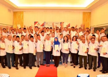 BARISAN calon PIS yang akan bertanding pada PRN Sabah Ke-17. - UTUSAN/HARDY JOE