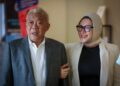 BUNG Moktar Radin bersama isterinya, Datin Seri Zizie Izette.