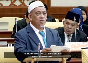 MUHAMMAD Fauzi Yusoff ketika sesi perbahasan semasa sidang Dewan Undangan Negeri (DUN) Pulau Pinang, hari ini.-UTUSAN/SAFINA RAMLI
