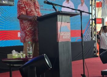 HAJIJI Noor di Kempen 'Rumah Kita, Kita Jaga' GRS Dewan Undangan Negeri (DUN) Usukan dan Tempasuk di sini hari ini.