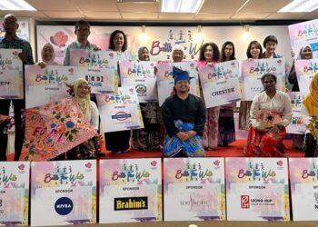 LELA Mohd. Ali (tengah) bersaam penyumbang bagi penganjuran BFW 2025 di Seri Kembangan, Selangor.