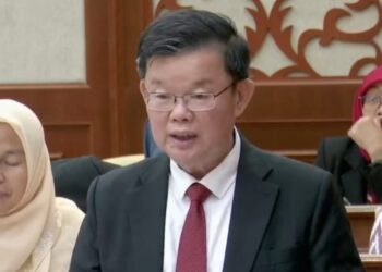 CHOW Kon Yeow ketika sidang Dewan Undangan Negeri (DUN) Pulau Pinang, hari ini.