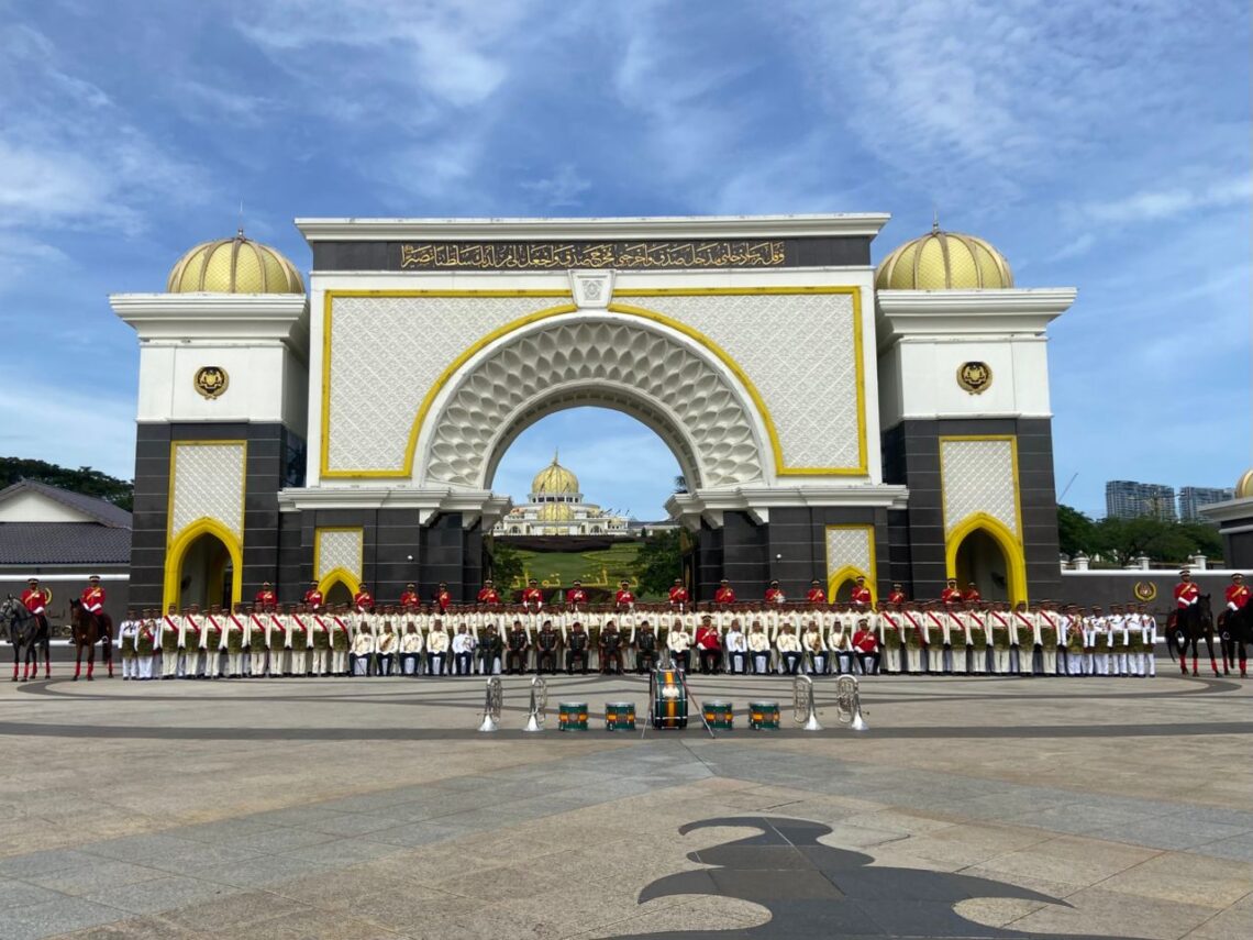 Istiadat Pertukaran Pengawal Istana Negara kekalkan tradisi dan ...