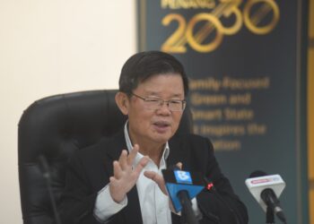 CHOW Kon Yeow (gambar) akan mengetuai delegasi lawatan kerja Pulau Pinang ke wilayah Anhui di timur China bermula hari ini dalam usaha memperkukuh kerjasama antara dua kerajaan dalam beberapa bidang berkaitan.