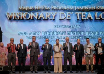 WAN Rosdy Wan Ismail pada Majlis Hi-Tea Program Jaminan Kerjaya di Putrajaya. - UTUSAN/FAIZ ALIF ZUBIR