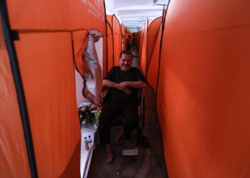 ABDUL Aziz Malik ditempatkan di Pusat Pemindahan Sementara (PPS) SK Desa Aman.