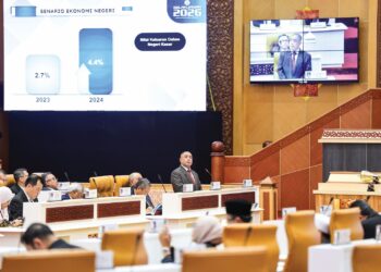 SAARANI Mohamad membentangkan Belanjawan 2026 negeri Perak pada Persidangan DUN di Ipoh semalam. – UTUSAN/MUHAMAD NAZREEN SYAH MUSTHAFA