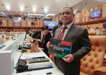 SAARANI Mohamad bersedia untuk membentangkan Belanjawan 2026 negeri Perak pada Persidangan DUN di Ipoh semalam.