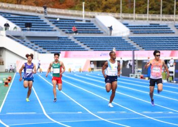 Muhammad Zamir Azman (kiri) ketika beraksi pada aksi separuh akhir 100 meter (m) Deaflympics 2025 di Stadium Olahraga Taman Olimpik Komazawa, Tokyo, Jepun, hari ini. - IHSAN MSDEAF