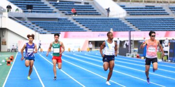 Muhammad Zamir Azman (kiri) ketika beraksi pada aksi separuh akhir 100 meter (m) Deaflympics 2025 di Stadium Olahraga Taman Olimpik Komazawa, Tokyo, Jepun, hari ini. - IHSAN MSDEAF