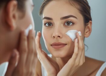 Kenali kulit sebelum memilih produk penjagaan kecantikan.-GAMBAR JANAAN AI