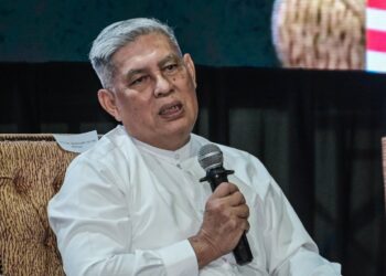 ALIMUDDIN Mohd Dom ketika bercakap pada forum Rimbun 1.0 Rundingan Meja Bulat Nasional di Menara Dato’ Onn Kuala Lumpur di sini, hari ini. - UTUSAN/SYAKIR RADIN