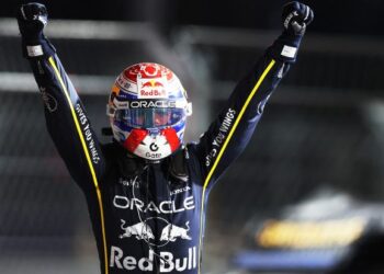 Max Verstappen meraikan kejayaan menjuarai Grand Prix Las Vegas di Nevada, semalam. - AFP