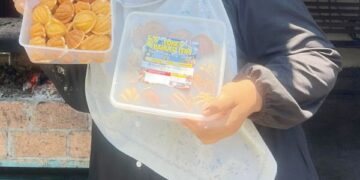 NURUL Shahira Mazli mengambil alih peniagaan bahulu telur itik keluarganya setelah menamatkan pengajian di Mesir pada 2021.