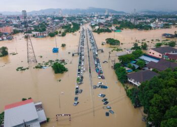 Keadaan Hat Yai yang terletak di wilayah Songkhla dilanda banjir menyebabkan semua venue Sukan SEA 2025 di kawasan itu dipindahkan ke Bangkok dan Chonburi. - AFP