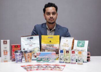 MOHAMMAD Imran Mohd. Zaki Bersama produk-produk yang dikeluarkan oleh Bertambest.