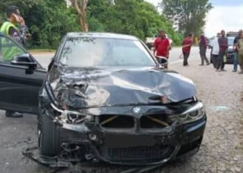 KEADAAN kereta BMW yang terlibat dalam kemalangan maut di Kilometer 147 Jalan Kuala Lumpur - Kuantan di Mentakab, Temerloh, Pahang.- IHSAN IPD TEMERLOH