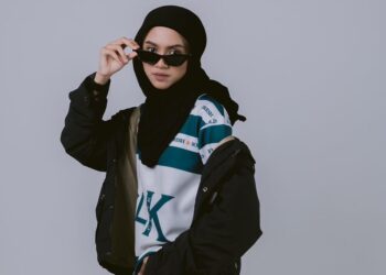Sarah Annisa Zainuddin memulakan perniagaan sebagai penjual pakaian bundle.