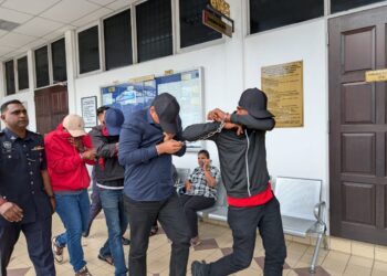 EMPAT lelaki didakwa di Mahkamah Majistret Taiping hari ini atas pertuduhan mencuri kabel bawah tanah milik Telekom Malaysia, Sabtu lalu.