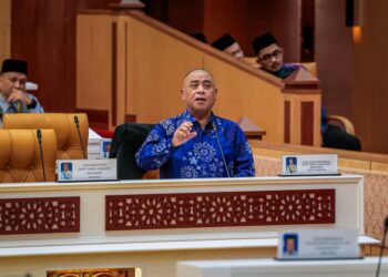 SAARANI Mohamad semasa Persidangan Dewan Negeri Perak hari ini. - UTUSAN/MUHAMAD NAZREEN SYAH MUSTHAFA