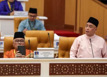 SAARANI Mohamad semasa Persidangan Dewan Undangan Negeri Perak hari ini. - UTUSAN/MUHAMAD NAZREEN SYAH MUSTHAFA