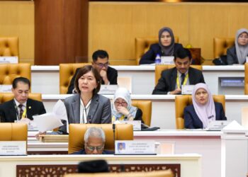 SANDREA Ng Shy Ching semasa Persidangan Dewan Undangan Negeri (DUN) Perak hari ini. - UTUSAN/MUHAMAD NAZREEN SYAH MUSTHAFA