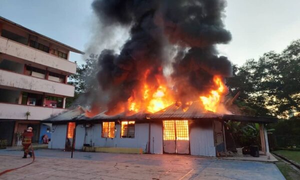 Sekolah terbakar