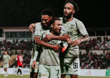 Faisal Halim mencetak jaringan kemenangan pada minit ke-59 pada aksi Liga Super menentang Sabah FC di Stadium Likas, hari ini. - IHSAN SELANGOR FC