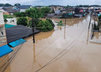 KEADAAN banjir di kawasan luar bandar Hat Yai, Thailand masih buruk yang menyukarkan pelancong yang terperangkap untuk pulang ke Malaysia.