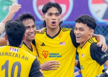 Pemain-pemain skuad negara meraikan jaringan gol menentang Austria dalam saingan Piala Dunia Remaja 2025 di Stadium Hoki Antarabangsa Madurai, Tamil Nadu, semalam. - IHSAN KONFEDERASI HOKI MALAYSIA
