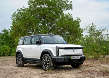 i-CAUR ini mempunyai dua motor elektrik, depan dan belakang untuk memungkinkan fungsi IWD.