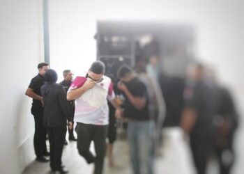 SEBAHAGIAN suspek yang direman selama empat hari selepas menyertai perhimpunan di depan Istana Negeri, Kubang Kerian, Kelantan.