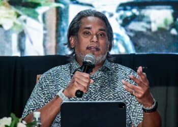 KHAIRY Jamaluddin sewaktu berucap dalam forum Reformasi Sistem Pendidikan Pada Zaman Kecerdasan Buatan (AI) dan Pemerkasaan Institusi Guru di Menara Dato’ Onn, Pusat Dagangan Dunia Putra (WTCKL), di sini hari ini. -UTUSAN / SYAKIR RADIN