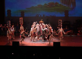 ANTARA kumpulan peserta komuniti tari yang memeriahkan program Penganjuran Malam Gala Tari 25 anjuran Akademi Seni Budaya dan Warisan Kebangsaan (Aswara).