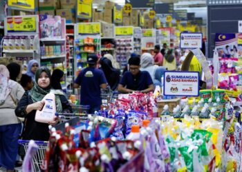 KEJAYAAN kerajaan mengimbangi ekonomi, fiskal dan kesejahteraan rakyat bergantung pada pelaksanaan telus, komunikasi jelas serta bantuan yang berkesan di peringkat akar umbi.