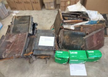 BARANG kes yang dirampas daripada empat lelaki yang memecah masuk dalam kedai, stor dan bengkel sekitar Mentakab dan Temerloh, Pahang, minggu lalu. - IHSAN IPD TEMERLOH