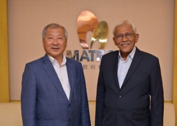 MOHAMAD Haslah Mohamad Amin (kanan) bersama Pengasas dan Timbalan Pengerusi Eksekutif Kumpulan Matrix Concepts Holdings, Datuk Seri Lee Tian Hock.