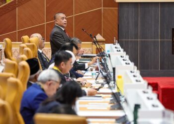 SAARANI Mohamad membentangkan Belanjawan 2026 negeri Perak pada Persidangan DUN di Ipoh hari ini. - UTUSAN/MUHAMAD NAZREEN SYAH MUSTHAFA