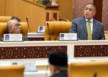 SAARANI Mohamad semasa Persidangan Dewan Undangan Negeri (DUN) Perak hari ini. - UTUSAN/MUHAMAD NAZREEN SYAH MUSTHAFA