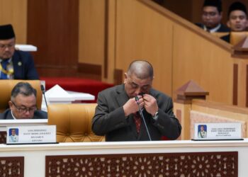 SAARANI Mohamad ketika membentangkan Belanjawan 2026 negeri Perak pada Persidangan DUN hari ini. - UTUSAN/MUHAMAD NAZREEN SYAH MUSTHAFA
