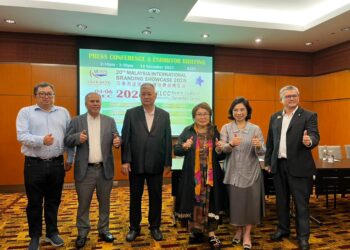 CHONG Chong Tik (tiga dari kanan) ketika sidang media Pameran Penjenamaan Antarabangsa Malaysia ke-20 (MIBS 2025) di Kuala Lumpur, hari ini.