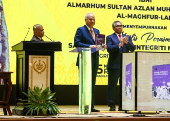 SULTAN Nazrin Muizzuddin Shah melancarkan Sambutan Bulan Integriti Nasional 2025 di Bangunan Perak Darul Ridzuan di Ipoh hari ini. - UTUSAN/MUHAMAD NAZREEN SYAH MUSTHAFA