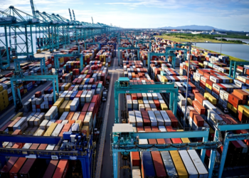 TUJUAN utama tarif adalah melindungi industri tempatan daripada persaingan luar.