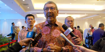 Wan Ahmad Dahlan Abdul Aziz pada sidang akhbar selepas Majlis Perjumpaan Ketua Pengarah Perkhidmatan Awam Bersama Pegawai Awam Negeri Melaka di MITC, Ayer Keroh, Melaka. UTUSAN/AMRAN MULUP