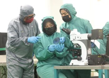 UniMAP terus melahirkan pelajar yang mampu memainkan peranan sebagai pemudahcara dalam menyelesaikan permasalahan komuniti dan industri. – UTUSAN/IZLIZAN OTHMAN