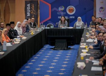 HANNAH Yeoh ketika Persidangan Meja Bulat Belia Bantuan Awal Menangani Tingkah Laku Bunuh Diri Belia di Menara KBS di Putrajaya. - UTUSAN/FAIZ ALIF ZUBIR