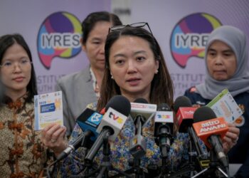 HANNAH Yeoh ketika sidang akhbar Persidangan Meja Bulat Belia Bantuan Awal Menangani Tingkah Laku Bunuh Diri Belia di Menara KBS di Putrajaya. - UTUSAN/FAIZ ALIF ZUBIR