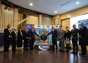 PMW International Bhd. membuka dagangan pada harga 34 sen sesaham, menyamai harga tawaran awam permulaan (IPO) pada penampilan sulungnya di Pasaran ACE Bursa Malaysia Securities Berhad.