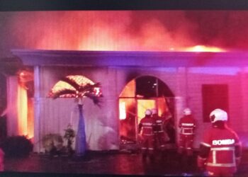 KEBAKARAN melibatkan bangunan milik Pas di Pusat Tarbiyah Islamiyah Kelantan (Putik) di Jalan Maktab, Kota Bharu, Kelantan.